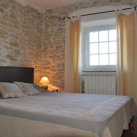 Celine Holiday home Saint-Sauveur-de-Cruzieres